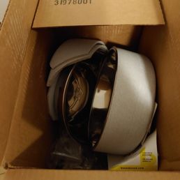 The dog bowls I ordered and the packaging.