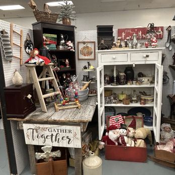 Mall Road Treasures - Vintage and Collectibles - Antiques Near Me - Florence, Kentucky Mall Road Treasures - Vintage and Collectibles - Antiques Near Me - Florence, Kentucky