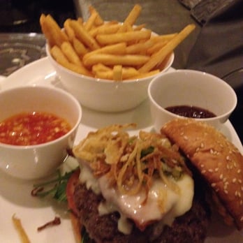 Park Hyatt Vienna - Burger at the lounge - Hotels Near Me - Vienna, 9