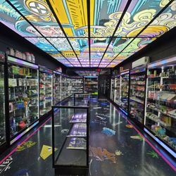 street shop 7TH STREET LIQUOR & SMOKE SHOP - Updated September 2025