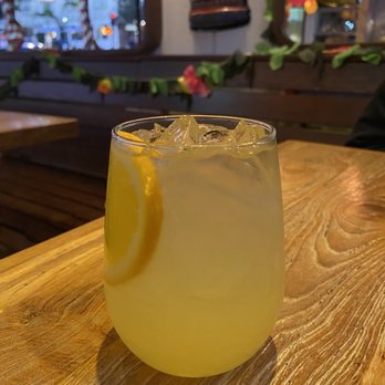 Simmzy's - Sunrise sangria - American Near Me - Manhattan Beach, California
