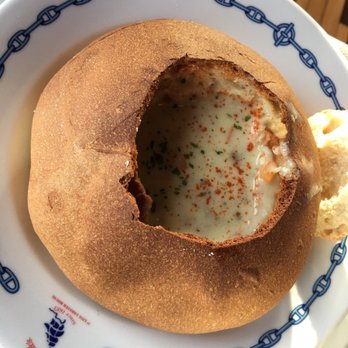 Lorenzillo's - Clam chowder in a bread bowl - Seafood Near Me - Cancún, ROO Lorenzillo's - Clam chowder in a bread bowl - Seafood Near Me - Cancún, ROO