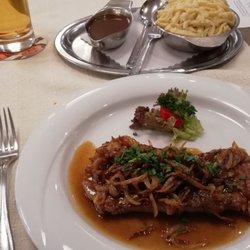 Hotel-Restaurant Löwen - Zwiebelrostbraten mit Spätzle