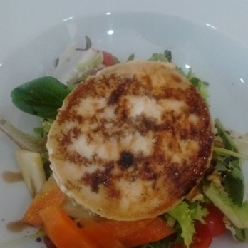 Passatges - Amanida de formatge de cabra - Restaurants Near Me - Portbou, GI