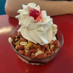 Tin roof sundae