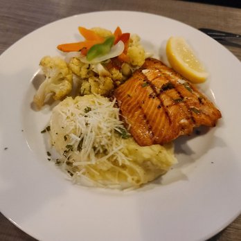 The Hook - Charbroiled wild salmon with garlic mashed potatoes and sautéed veggies. Excellent! - Seafood Near Me - Edmonds, Washington
