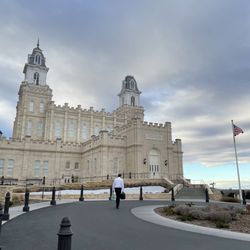 The Yardley Inn & Spa - The Yardley Inn and Spa is our favorite romantic getaway when we want to spend some time in the Manti Temple renewing our marriage vows.