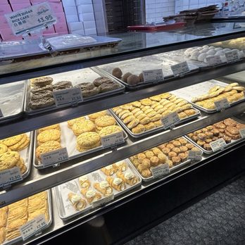 Chiu Quon Bakery & Dim Sum - Bakeries Near Me - Chicago, Illinois