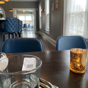 Hummingbird Lounge - Dinning - Cocktail Bars Near Me - New Buffalo, Michigan