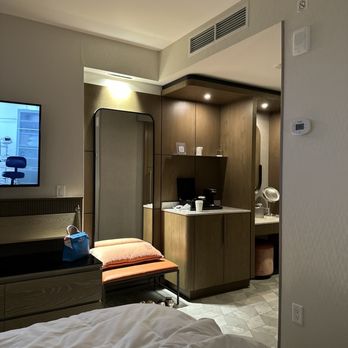 JW Marriott Charlotte - Room not made. - Hotels Near Me - Charlotte, North Carolina JW Marriott Charlotte - Room not made. - Hotels Near Me - Charlotte, North Carolina