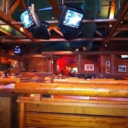 Smokey Bones Tampa - Dinning room