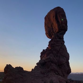 Arches National Park - The moon and balanced rock - Parks Near Me Arches National Park - The moon and balanced rock - Parks Near Me