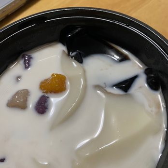 MandRo Teahouse - Tofu pudding with grass jelly and taro balls - Bubble Tea Near Me - Davis, California MandRo Teahouse - Tofu pudding with grass jelly and taro balls - Bubble Tea Near Me - Davis, California