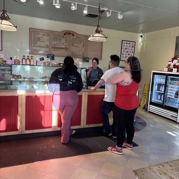 Mom's Pie House - Bakeries Near Me - Julian, California