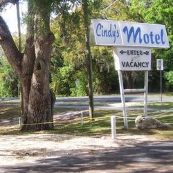 Cindy's Motel & RV Park