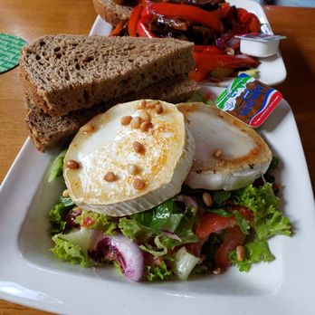 Aran - Goat cheese salad - Irish Pub Near Me - Amsterdam, New Hampshire Aran - Goat cheese salad - Irish Pub Near Me - Amsterdam, New Hampshire