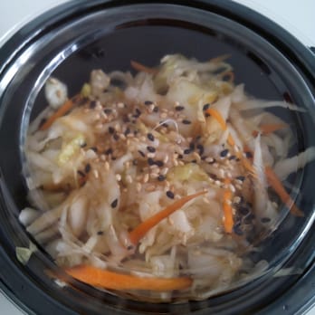 Yoi Sushi - Ensalada de col y zanahoria - Sushi Bars Near Me - Madrid, M