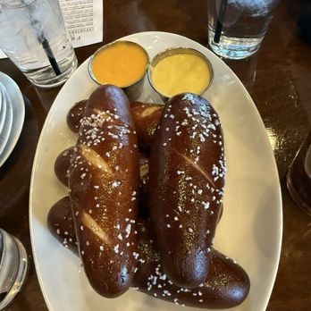 Franklins Public House - Pretzel appetizer - Gastropubs Near Me - Palos Heights, Illinois