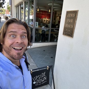 Upside Down - Outside entry - Coffee & Tea Near Me - Los Angeles, California Upside Down - Outside entry - Coffee & Tea Near Me - Los Angeles, California