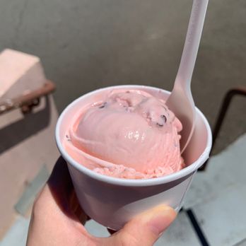 Dave's Ice Cream Aiea - Pink cotton candy - Ice Cream & Frozen Yogurt Near Me - Aiea, Hawaii