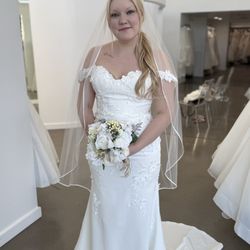 Schaffer's Bridal - They even had a bouquet I could hold to get the full picture!