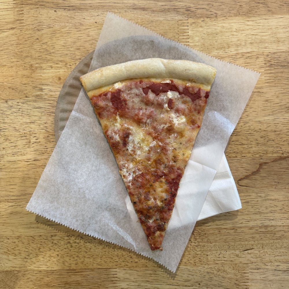 Green Oven Pizza's Basic Cheese Slice