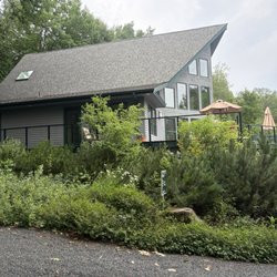 Artesian House Bed & Breakfast - View of the BnB and gardens.