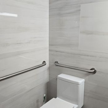 El Palenque Pizzeria - Clean restroom - Pizza Near Me - Hialeah, Florida