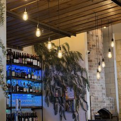 Sirocco Mediterranean Restaurant & Lounge - Full bar