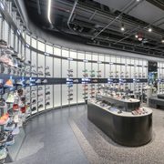 is there a nike store in aventura mall