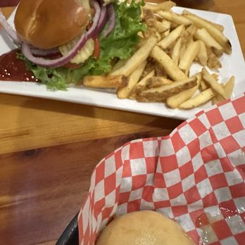 Harpoon Harry's Crab House - Burger with macaroni and cheese on it - Seafood Near Me - Pigeon Forge, Tennessee Harpoon Harry's Crab House - Burger with macaroni and cheese on it - Seafood Near Me - Pigeon Forge, Tennessee