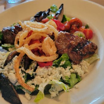 The Common Man - Steak tip salad - American Near Me - Ashland, New Hampshire The Common Man - Steak tip salad - American Near Me - Ashland, New Hampshire