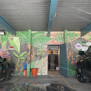 Scott Hawaii - You'll see this mural in the carport - Shoe Stores Near Me - Honolulu, Hawaii