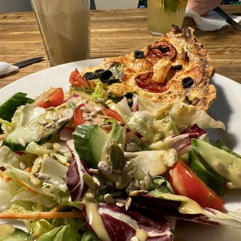 Fitagain Café - Quiche with salad - Breakfast & Brunch Near Me - Kraków, Massachusetts Fitagain Café - Quiche with salad - Breakfast & Brunch Near Me - Kraków, Massachusetts