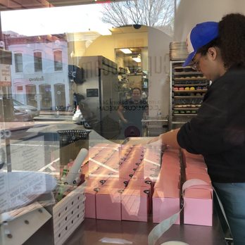 Georgetown Cupcake - Cupcakes Near Me - Washington, DC, District of Columbia