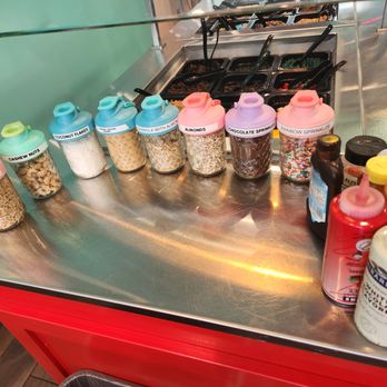 Easy Breezy Frozen Yogurt - Topping bottles - Ice Cream & Frozen Yogurt Near Me - Walnut Creek, California Easy Breezy Frozen Yogurt - Topping bottles - Ice Cream & Frozen Yogurt Near Me - Walnut Creek, California