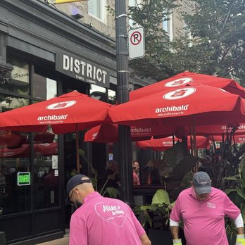 District Vidéo Lounge - Photo 2: Front of the bar - Lounges Near Me - Montreal, Quebec