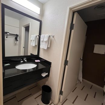 Fairfield - Fairfield Inn Orange Park - Sink and Vanity - Hotels Near Me - Orange Park, Florida Fairfield - Fairfield Inn Orange Park - Sink and Vanity - Hotels Near Me - Orange Park, Florida