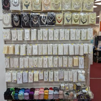 Do's Formal - Accessories - Bridal Near Me - Honolulu, Hawaii Do's Formal - Accessories - Bridal Near Me - Honolulu, Hawaii