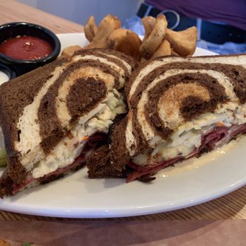 Murrayhill Taphouse - Grilled Pastrami - Beer Bar Near Me - Beaverton, Oregon Murrayhill Taphouse - Grilled Pastrami - Beer Bar Near Me - Beaverton, Oregon