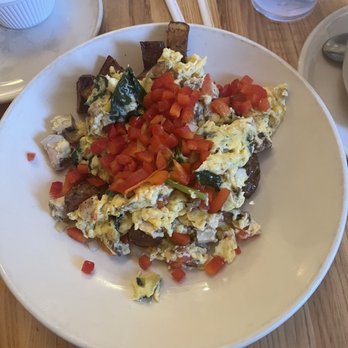 Ginger Sue's - Grilled Chicken Scramble - Breakfast & Brunch Near Me - Liberty, Missouri