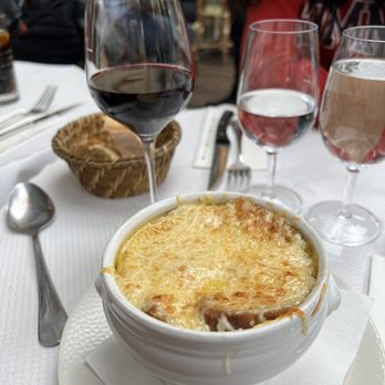 Les Deux Palais - French Onion Soup - Brasseries Near Me - Paris, 75