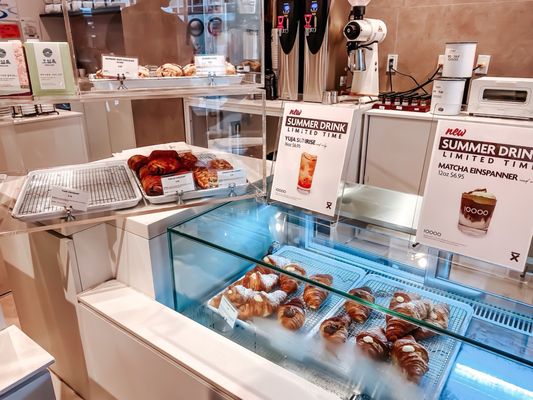 Ten Thousand Coffee by null