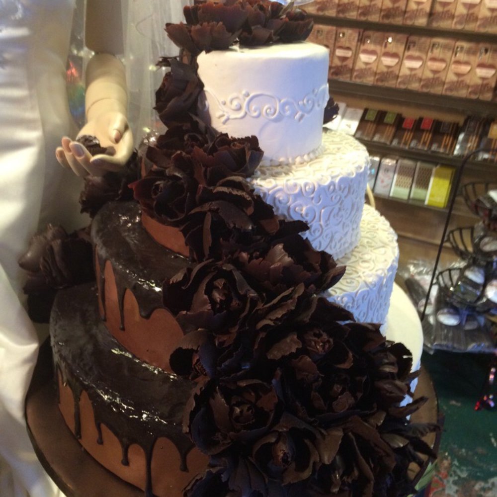 Piece, Love and Chocolate - Wedding cake with chocolate-shaved roses - Chocolatiers & Shops Near Me - Boulder, Colorado Piece, Love and Chocolate - Wedding cake with chocolate-shaved roses - Chocolatiers & Shops Near Me - Boulder, Colorado