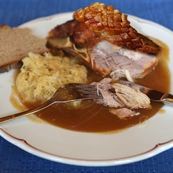 Gasthof Weichlein - Weichlein | Schäufele mit Kraut und Brot