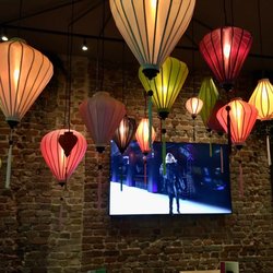 kittichai - Lampions und Fernseher