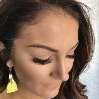 Ooh Pretty Lash Co - Volume Lash Extensions by Mandi - Eyelash Service Near Me - Omaha, Nebraska