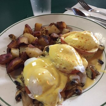 Wagon Wheel Coffee Shop - Veggie Benedict - Breakfast & Brunch Near Me - Carmel, California Wagon Wheel Coffee Shop - Veggie Benedict - Breakfast & Brunch Near Me - Carmel, California