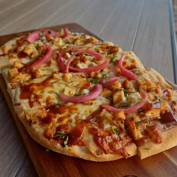 Brookside Golf Club Restaurant - Bbq chicken pizza - American Near Me - Pasadena, California
