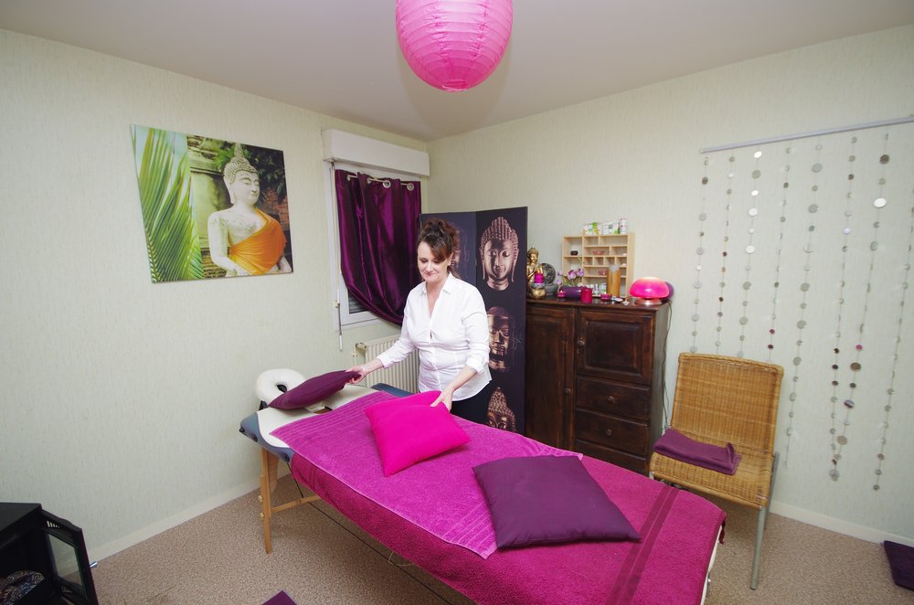 LES MAINS DU BONHEUR 3 rue du Gave, Bizanos, PyrénéesAtlantiques, France Massage Phone
